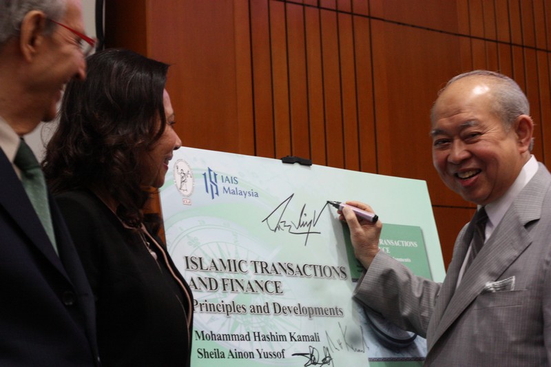 Official Signing of the Islamic Transactions and Finance Book by Tengku Razaleigh<br>